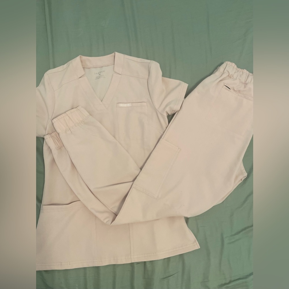 Jaanuu Blush Pink Scrub Set. Size XS.